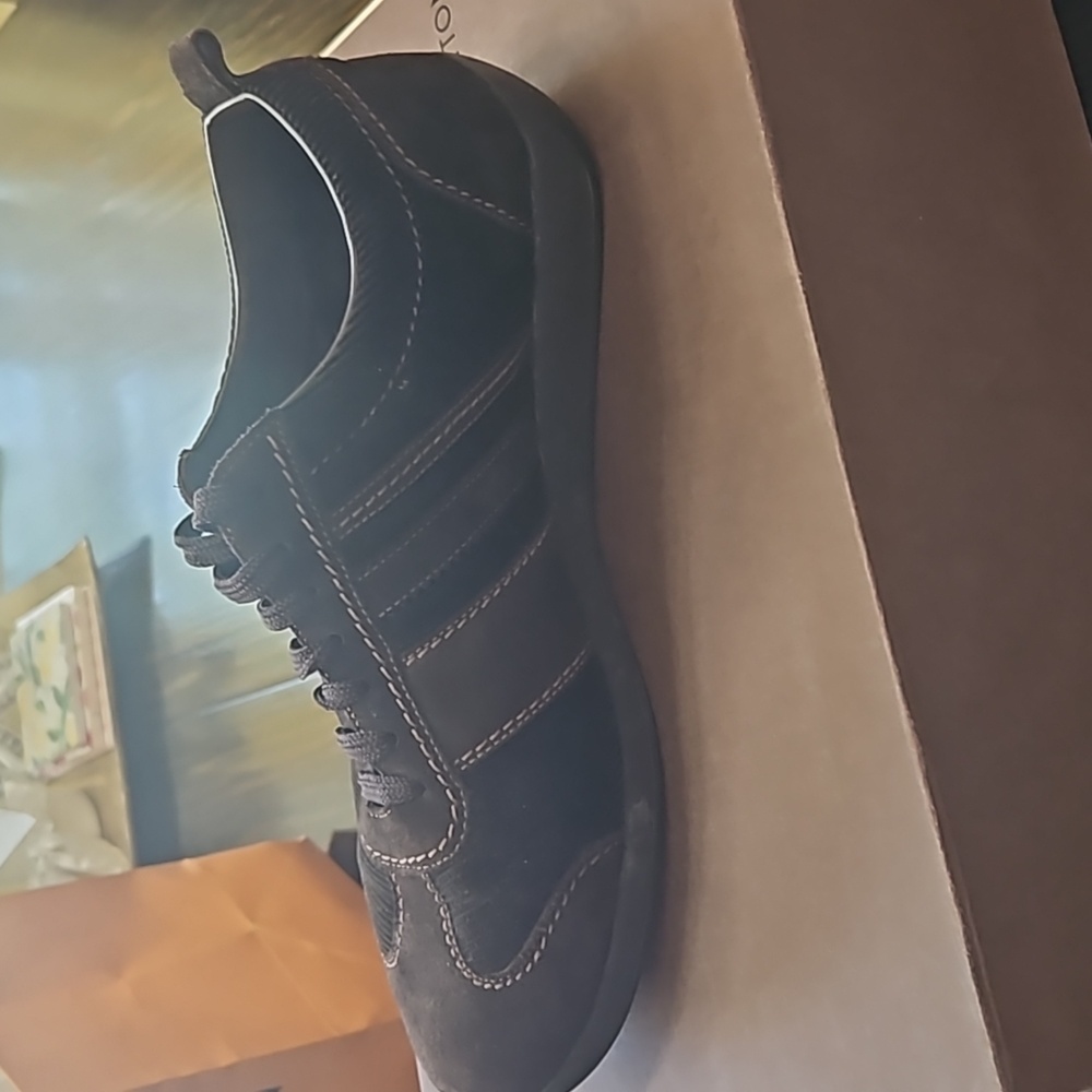 LOUIS VUITTON  Brown suede sneakers  Men's 8 1/2 / Ladies 10 With shoe box - Picture 4 of 16